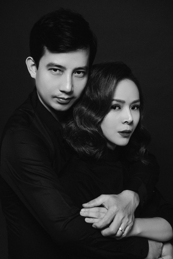 Nói về diễn viên Hồng Quang, Diễm Hương tâm sự với báo chí: "Có một điều phải chia sẻ thật rằng anh Quang không phải là người lãng mạn. Anh ấy cũng chia sẻ thật với Hương rằng anh không biết làm thế nào để em cảm thấy xúc động và anh cũng không biết phải mua gì nên tốt nhất anh cứ đưa tiền để em thích mua gì thì mua. Đó là chia sẻ rất thật lòng của chồng Hương".