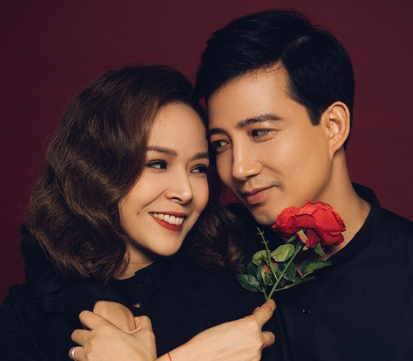 Thậm chí, anh làm còn chuyên nghiệp và gọn gàng hơn cả vợ. Tính cách 2 người khác nhau nhưng nhờ sự thấu hiểu và duyên phận nên trong suốt những năm bên nhau họ có cuộc sống bình yên ấm áp.