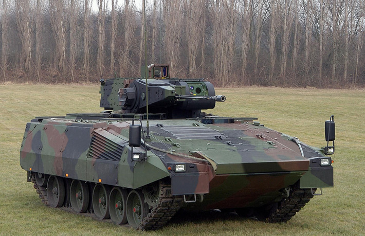 Trước đó, 200 chiếc Puma đã được hoàn thiện bởi Rheinmetall và Krauss. Phía Rheinmetall hiện đang có nhiệm vụ quan trọng nhất trong việc lắp ráp xe chiến đấu bộ binh Puma - đó là nhiệm vụ cung cấp khung thân cho mọi đối tác. Các công đoạn còn lại bao gồm cả lắp đặt tháp pháo và trang bị vũ khí sẽ kép dài khoảng 26 ngày trước khi một chiếc Puma hoàn thiện được ra lò. Nguồn ảnh: Wiki.