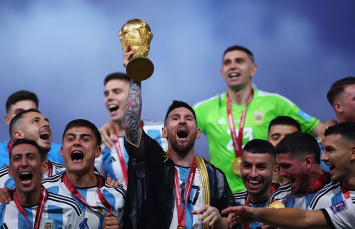 Đây là lần thứ hai Messi có được danh hiệu này, sau lần đầu tại World Cup 2014. Messi cũng là cầu thủ đầu tiên có được hai Quả bóng vàng World Cup, kể từ khi giải thưởng này ra đời ở giải đấu năm 1982.