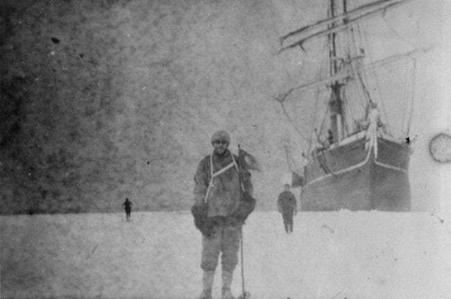 Những thành viên bị mắc kẹt trong chuyến thám hiểm Nam Cực của nhà thám hiểm Shackleton năm 1916.