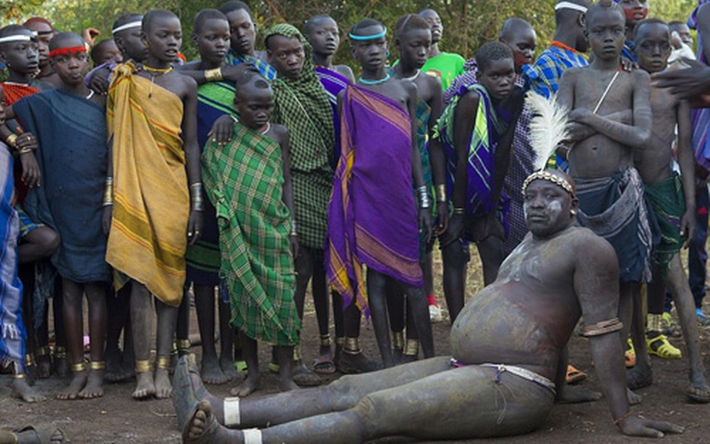 Bộ lạc Bodi ở thung lũng Omo, miền nam Ethiopia, có một quan niệm độc đáo về vẻ đẹp và quyền lực. (Ảnh: Gia đình)