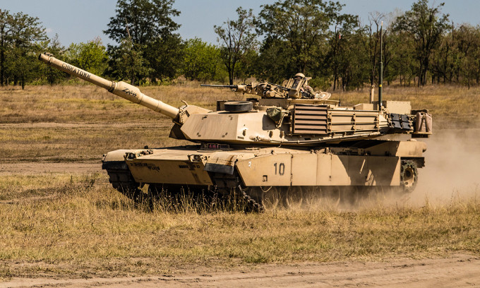 Các mẫu xe tăng M-1A1 Situational Awareness đời 2000 được gửi đến Ukraine không phải là xe tăng Abrams được bảo vệ tốt nhất - danh hiệu này thuộc về xe tăng M-1A2 mới nhất của quân đội Mỹ nhưng xe tăng Abrams của Ukraine có thể là xe tăng được cải tiến nhiều nhất.