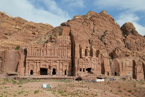 8. Nền văn minh của người Nabatean: Được biết đến với kiến trúc độc đáo và hệ thống thủy lợi, họ rời bỏ Petra mà chưa có lý do chính xác, có thể liên quan đến áp lực từ các nhóm nông dân khác và xâm lược.