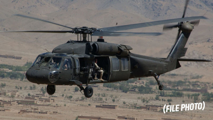 Nếu như trực thăng UH-1 từng là loại trực thăng được Mỹ sử dụng nhiều nhất thì ngày nay, sau khi đã loại biên gần như hoàn toàn UH-1, quân đội Mỹ lại tiếp tục sử dụng một loại trực thăng với độ tin cậy và bền bỉ không kém đó là loại UH-60 Black Hawk. Nguồn ảnh: File.
