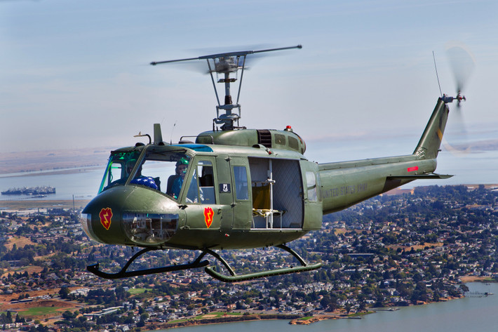 Tổng cộng đã có tới 16.000 chiếc trực thăng UH-1 các phiên bản từng được sản xuất. Đây là loại trực thăng bền bỉ, dễ sản xuất, dễ bảo dưỡng và có giá khá rẻ, phù hợp với nhiều mục đích sử dụng khác nhau và hoạt động được trong nhiều loại thời tiết khác nhau. Nguồn ảnh: Military.