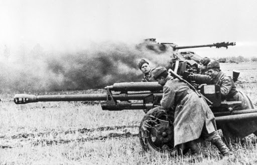 Bắt đầu được phục vụ trong Hồng quân Liên Xô từ năm 1942, khẩu pháo chống tăng ZiS-3 này khi đó, cũng chính là loại vũ khí chống tăng chủ yếu của bộ binh Liên Xô trong Chiến tranh Thế giới thứ hai. Nguồn ảnh: Sina.