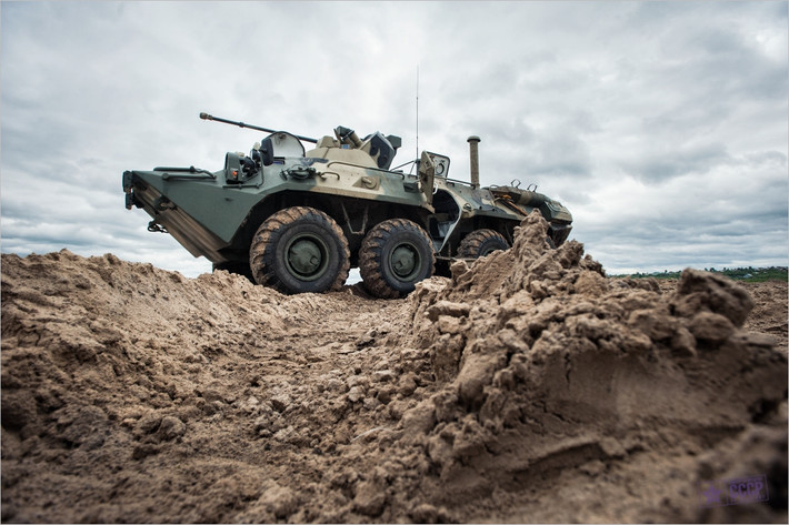 Trong khi đó phiên bản dành riêng cho vệ binh Quốc gia Nga được đặt định danh là BTR-82V, phiên bản này không được trang bị pháo 30mm mà chỉ sử dụng súng máy 14,5mm. Nguồn ảnh: BMDP.