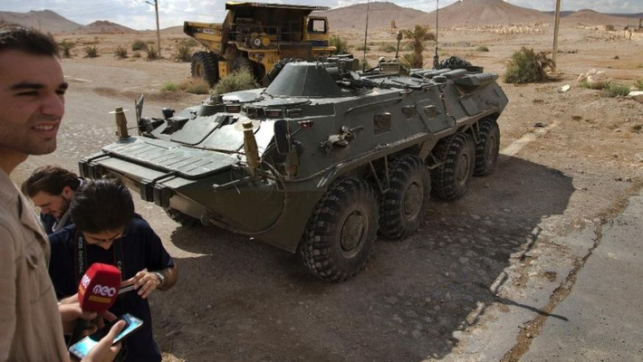 Phần thân của xe chở quân BTR-82 thực chất được làm bằng vật liệu tổng hợp bao gồm nhiều lớp Kevlar hợp thành. Vật liệu này giúp đảm bảo xe có trọng lượng nhẹ nhưng khả năng bảo vệ vẫn ở mức tương đối. Nguồn ảnh: BMDP.