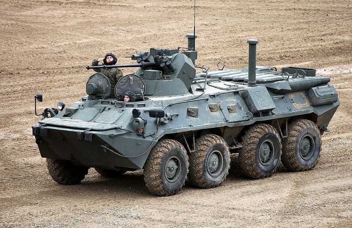 Về vụ việc xe thiết giáp chở quân BTR-82 bị tấn công, loại vũ khí được sử dụng được cho là tên lửa chống tăng có điều khiển ATGM chứ không phải là súng chống tăng vác vai hạng nhẹ. Nguồn ảnh: BMDP.