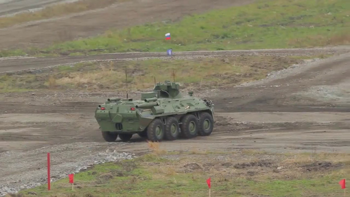 BTR-82 được phát triển từ phiên bản thiết giáp BTR-80 do Liên Xô sản xuất. Phiên bản BTR-80 được Nga cho nhập biên từ năm 2009 và tới nay vẫn là một trong những loại xe thiết giáp chở quân chủ lực của Nga. Nguồn ảnh: BMDP.