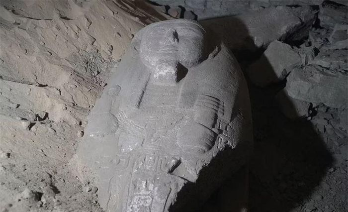 Quan tài này thuộc về Ptah-em-wia, một quý tộc sống trong thời kỳ của Ramses II và quản lý một đền tại Thebes.