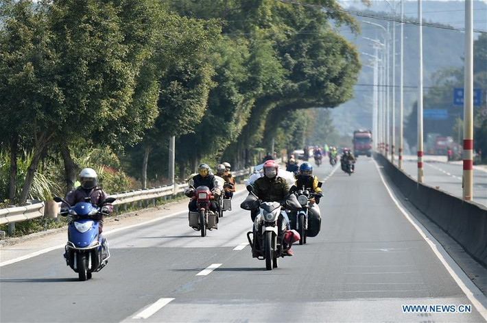 Tuy nhiên, cùng với sự phát triển của mạng lưới đường sắt của Trung Quốc, số lượng người lao động xa xứ đi xe máy về quê đón Tết trong những năm gần đây đã giảm. Theo chính quyền Ngô Châu, từ năm 2008, con số này đã giảm từ 300.000 xuống còn 75.000 người vào năm 2017.