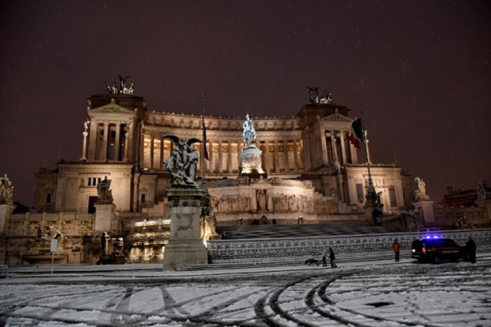 Còn đây là Quảng trường Venezia nằm ở trung tâm thành Rome một trong những địa điểm đáng để tham quan nhất khi đến thành phố này. Ảnh: The Local.