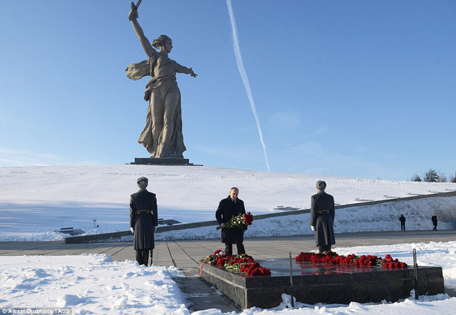 Trận Stalingrad là một trong những trận chiến lớn và đẫm máu nhất lịch sử với số người thiệt mạng vào khoảng 2 triệu. Đây cũng là trận chiến cứu châu Âu trước quân Phát xít. Cả thành phố Stalingrad lịch sử đã bị phá huỷ trong các cuộc giao tranh giữa Hồng quân Liên Xô và Phát xít.