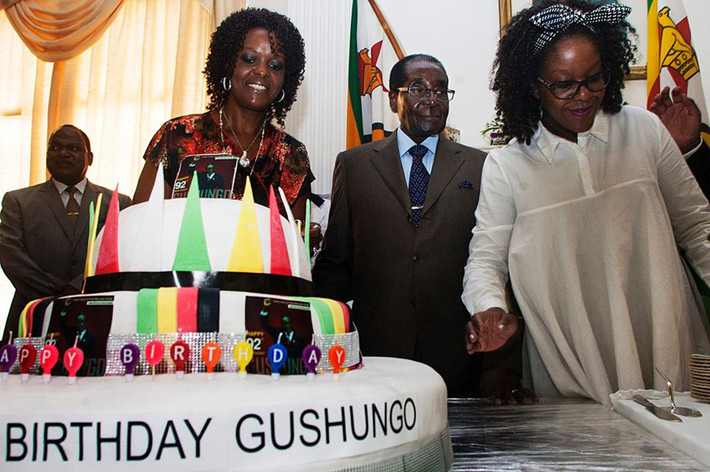 Kể từ khi bị lật đổ, ông Robert Mugabe chưa xuất hiện trước công chúng. AFP dẫn một nguồn tin thân cận với ông cho biết cựu tổng thống hiện trong tình trạng sức khỏe tốt và mong đợi sinh nhật thứ 94 của mình.