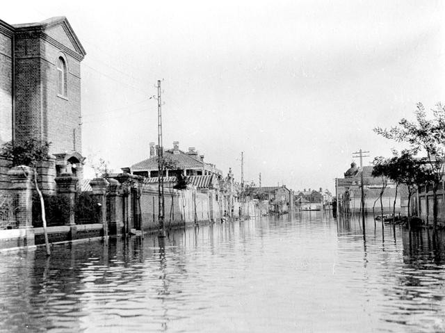 Cảnh lũ lụt ở Thiên Tân năm 1917. Ảnh Sina