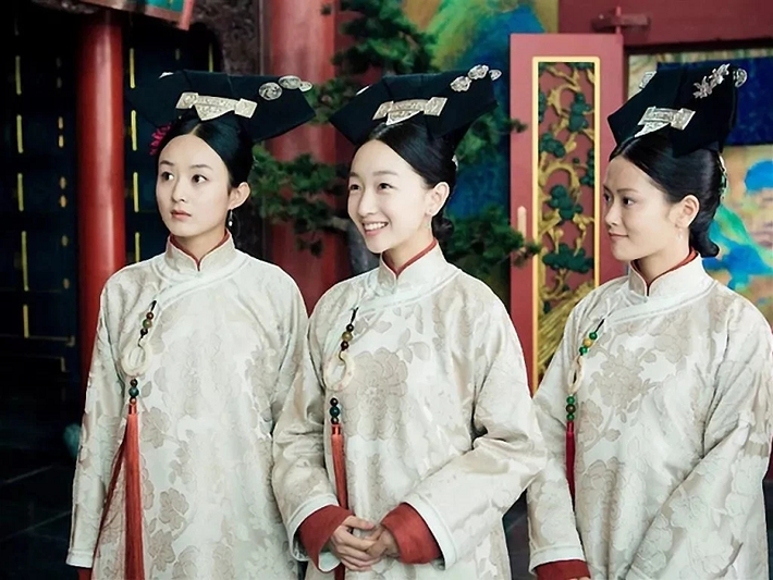 Thứ ba là môi trường sống của các cung nữ không cho phép quá rộng rãi. Mặc dù thời xưa trong cung rất rộng lớn nhưng hầu hết đều dành cho hoàng đế và phi tần nên không gian còn lại cho các cung nữ sinh sống sẽ rất nhỏ trong khi số cung nữ rất đông.