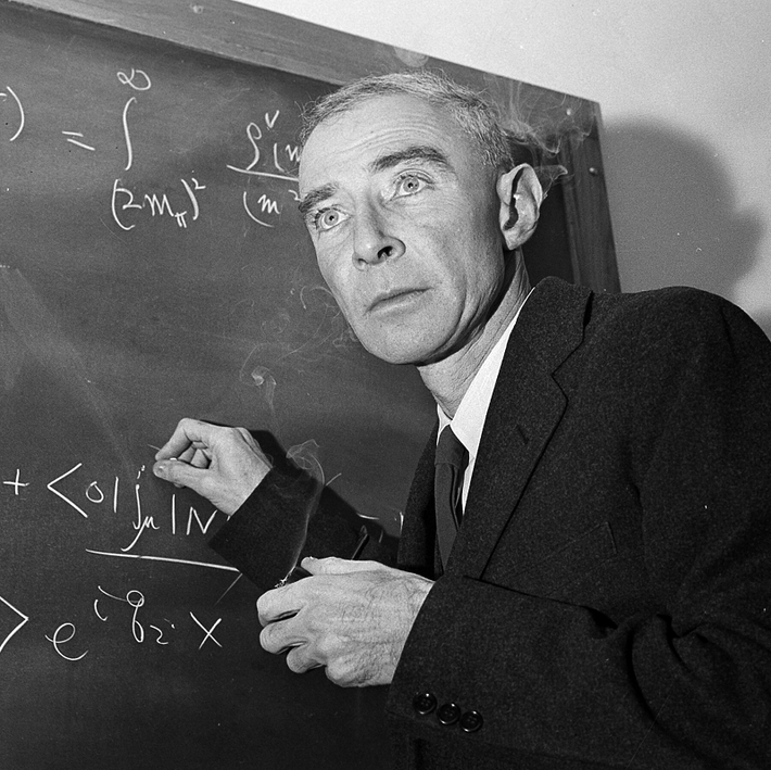 Kết quả là, Oppenheimer đôi khi gặp khó khăn trong việc hiểu được những hạn chế của người khác. Ví dụ, năm 1931, ông yêu cầu một đồng nghiệp thuộc Đại học California Berkeley, Leo Nedelsky, chuẩn bị cho ông một bài giảng, và lưu ý rằng nó cực kỳ dễ dàng bởi vì mọi thứ đều nằm trong một cuốn sách mà Oppenheimer đưa cho anh ta.
