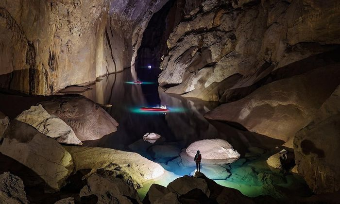 Hang Sơn Đoòng đã được các tạp chí du lịch uy tín quốc tế bình chọn và vinh danh như: Top 11 địa điểm du lịch tuyệt vời nhất trên thế giới năm 2019 (theo Telegraph); Một trong 5 điểm đến đáng mơ ước nhất thế giới năm 2019 (theo Lonely Planet); Một trong những điểm đến của năm 2022 (theo AFAR)…