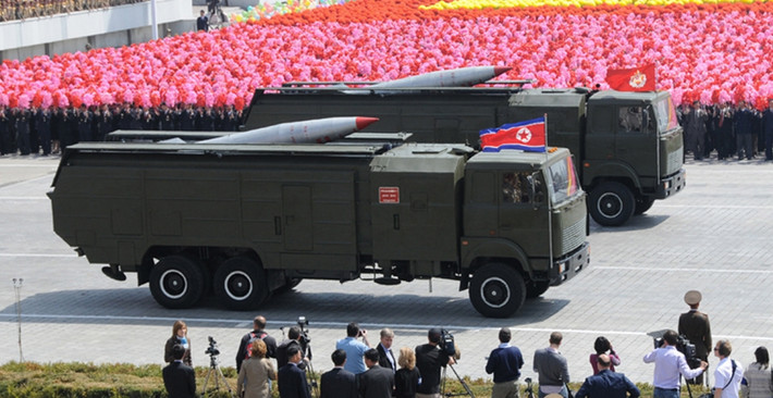 Tên lửa KN-02, hoặc Hwasong-11, được phát triển từ tên lửa 9K79 Tochka của Liên Xô, có tầm hoạt động từ 120 đến 220 km, có khả năng mang theo đầu đạn 250 kg hoặc 485 kg. (Ảnh: KCTV)
