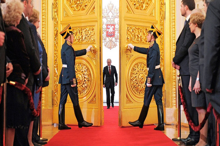 Khá trùng hợp là đúng sau 6 năm, ngày 7/5/2018 đương kim Tổng thống Nga Putin sẽ chính thức bắt đầu nhiệm kỳ Tổng thống Nga thứ 4 của ông sau lễ nhậm chức tại điện Kremlin. Ảnh: Russia Beyond.