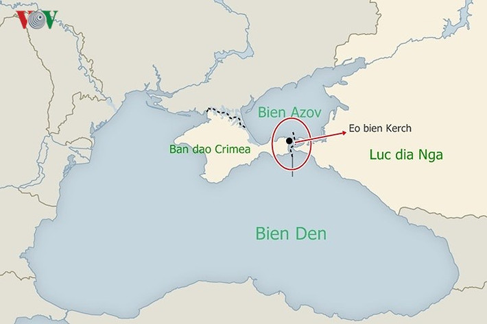 Vị trí của cầu Crimea/Kerch tại eo biển Kerch giữa Biển Azov và Biển Đen. Đây là đường bộ duy nhất nối bán đảo Crimea với lục địa Nga. Đồ họa: New York Times/VOV.