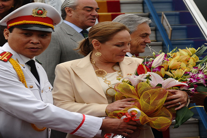 Tổng thống Chile Sebastian Pinera cùng phu nhân trong chuyến thăm Việt Nam, năm 2012. Ảnh: Sputnik.