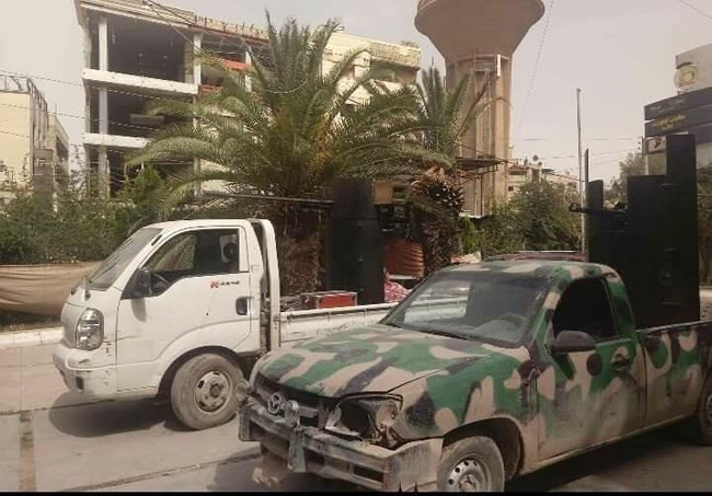 Quân đội Syria rải truyền đơn kêu gọi IS đầu hàng, di tản và giao nộp quận Trại tị nạn Yarmouk, thực tế IS đã bị bao vây hoàn toàn và sẽ bị chôn vùi trong đổ nát các công trình xây dựng bởi những cuộc không kích của lực lượng không quân Syria và Nga.