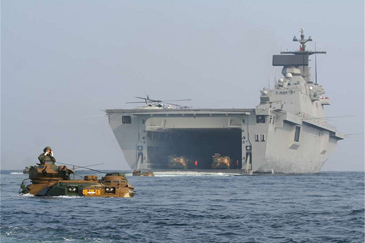 Giống như lớp Wasp của Hải quân Mỹ, các tàu Dokdo sẽ đóng vai trò xương sống cho lực lượng Thủy quân Lục chiến Hàn Quốc trong các chiến dịch đổ bộ hay tác chiến trên biển. Ngoài ra nó còn được sử dụng trong các hoạt động cứu trợ thảm họa hay gìn giữ hòa bình quốc tế. Nguồn ảnh: Wikipedia.
