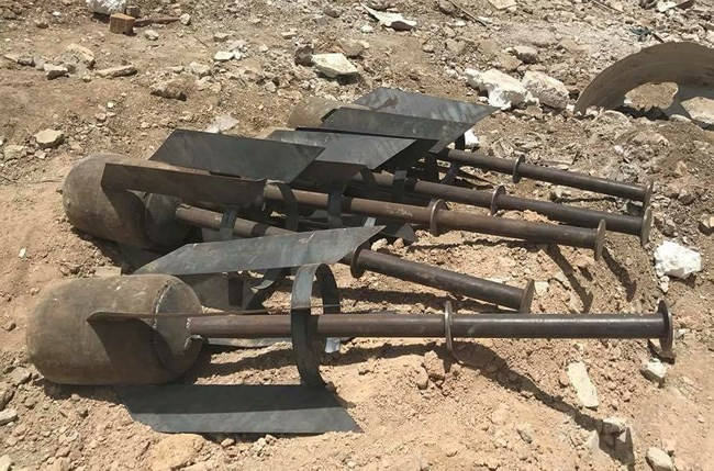 Rocket tự chế của IS bỏ lại khi tháo chạy khỏi một vị trí phòng thủ ở Yarmouk theo Al-Masdar News