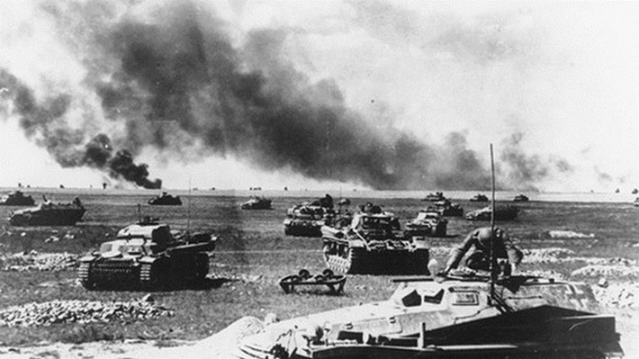 Trận đấu tăng lớn nhất diễn ra ngày 12/7/1943 Liên Xô phải sử dụng tối đa mọi khả năng của phương tiện chiến đấu và chịu tổn thất không nhỏ.
