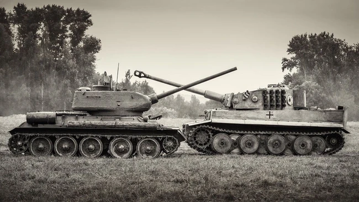 Nhờ đó T-34-85 đã có thể giao tranh ngang sức với dòng xe tăng Panther của Đức về mọi chỉ số và có lợi thế về khả năng cơ động linh hoạt và tốc độ.