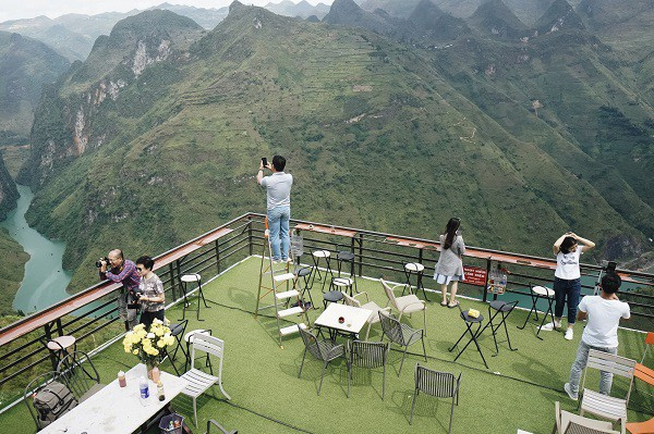 Công trình Panorama ở Mã Pì Lèng cũng vi phạm Điều 36 Luật Di sản Văn hóa, theo đó công trình nằm ngoài phạm quy quy định tại điều 32, nhưng có khả năng ảnh hưởng tới cảnh quan thiên nhiên và môi trường, sinh thái của di tích cần phải có ý kiến thẩm định bằng văn bản của cơ quan nhà nước có thẩm quyền về văn hóa, thể thao và du lịch, cụ thể ở đây là Bộ VHTTDL.