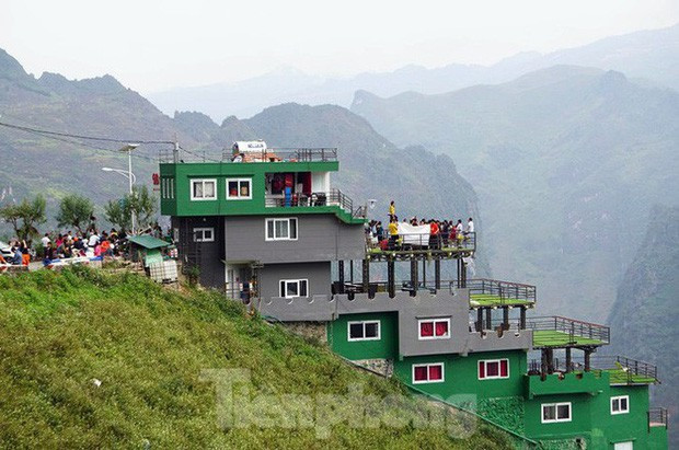 GS. Tạ Hòa Phương - Chủ tịch Hội Cổ sinh-Địa tầng Việt Nam cho rằng, ông không ủng hộ dù công trình Panorama ở Mã Pì Lèng không nằm trong vùng lõi di sản nhưng lại ảnh hưởng cảnh quan thiên nhiên. (Ảnh: Tiền Phong)