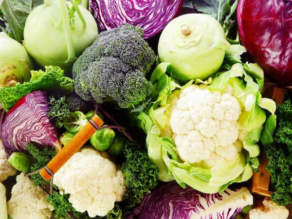Rau họ cải: Bông cải xanh, cải xoăn hay cải bắp là những loại rau có đặc tính chống ung thư. Bởi chúng chứa các hợp chất isothiocyanate, indoles, nitriles và thiocyanante.
