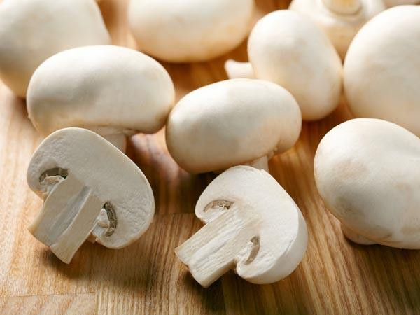 Nấm: Nấm là loại thực phẩm giúp ngăn ngừa ung thư do có đặc tính chống hình thành khối u, hòa tan miễn dịch và chống di căn.