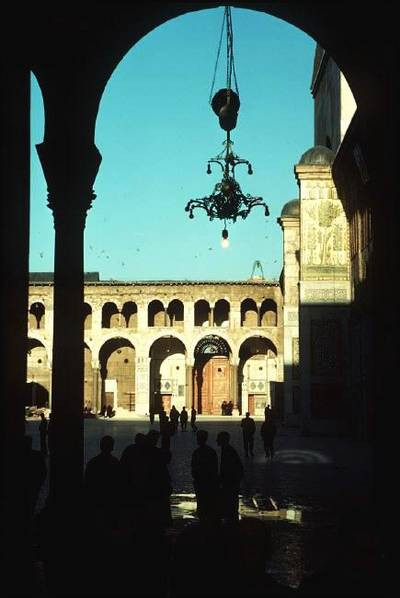 Khung cảnh tại nhà thờ Hồi giáo Umayyad ở Damascus thời kỳ đó. (Ảnh Ifeng)