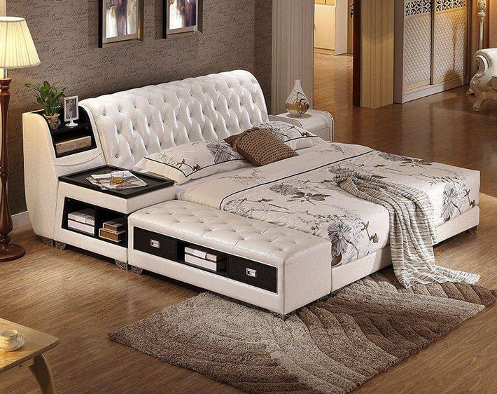 Trong khi đó, đặt sách về dưới gầm giường sẽ làm "kho tri thức" bị ẩm mốc, làm ảnh hưởng đến con đường học tập. Bạn nên dọn dẹp gầm giường sạch sẽ. Nếu muốn cầu tài lộc, hãy đặt "hộp kho báu" ở dưới gầm giường.
