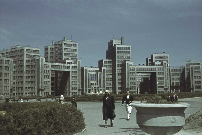 Những tòa nhà chung cư mọc lên nhiều ở trung tâm Kharkov thời đó.