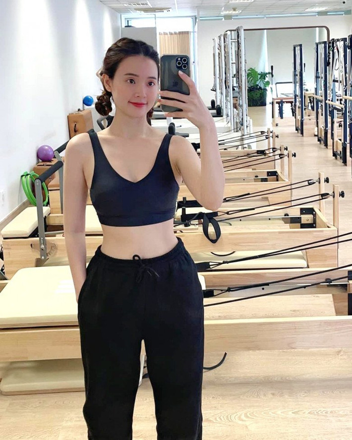 Midu khiến người hâm mộ ngỡ ngàng khi tiết lộ có cân nặng chỉ 40kg. Nhiều người cho rằng cô trông quá gầy, sẽ ảnh hưởng đến sức khỏe.
