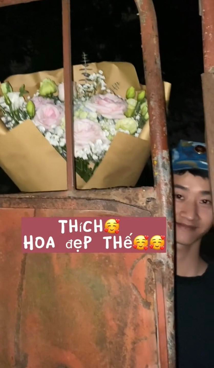 Đặc biệt điều khiến cho netizen xúc động không thôi là cuộc trò chuyện của cả hai trong đoạn clip này.