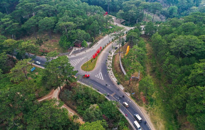 Ngày hôm nay (06/02), đèo Prenn ở Đà Lạt chính thức tạm đóng nhằm phục vụ cho công cuộc cải tạo, nâng cấp làn đường của con đèo nổi tiếng này.