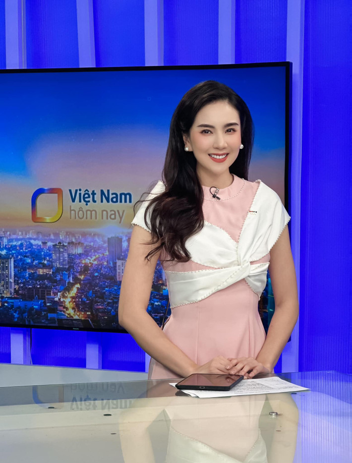 Thường xuyên xuất hiện trên sóng truyền hình quốc gia nên Mai Ngọc thường trang điểm kỹ càng mọi bước, điều này ảnh hưởng xấu phần nào đến làn da của cô.