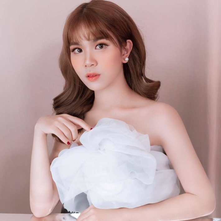 Cuộc hôn nhân của Diệu Ly được hai bên gia đình rất ủng hộ, vun vén khiến cô rất vui vì có được cuộc sống mà bản thân mong ước bấy lâu nay. Ảnh: FBNV