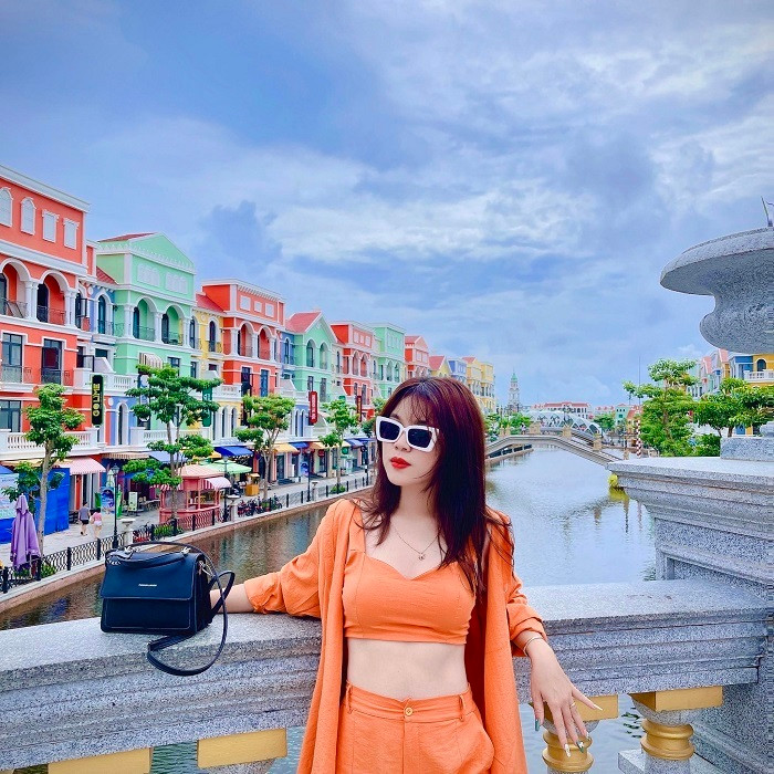 Diệu Ly từng cho biết đoạn clip được ghi lại thời học sinh là kỉ niệm khó quên với cô nàng. Lúc đó, Ly vì muốn tặng cho người mình yêu nên đã nhờ bạn quay đoạn clip.