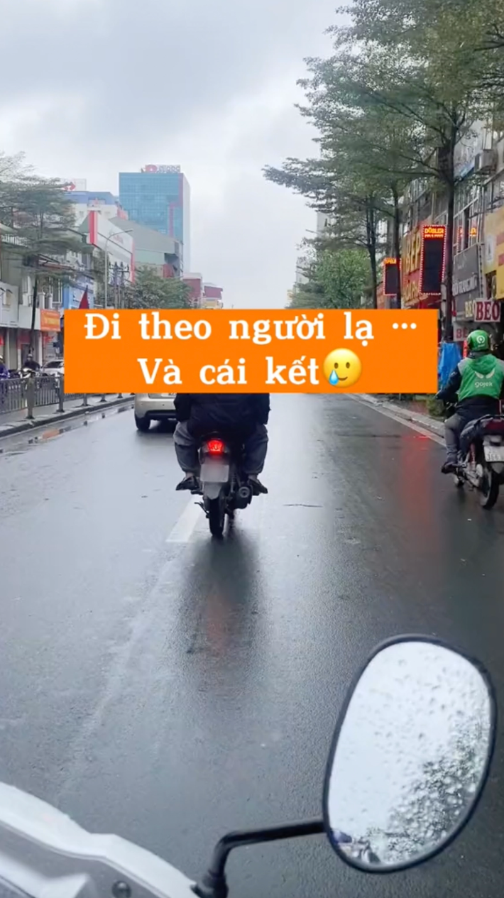 Mới đây trên MXH TikTok xuất hiện loạt clip trào lưu "Đi theo người lạ và cái kết" gây chú ý.