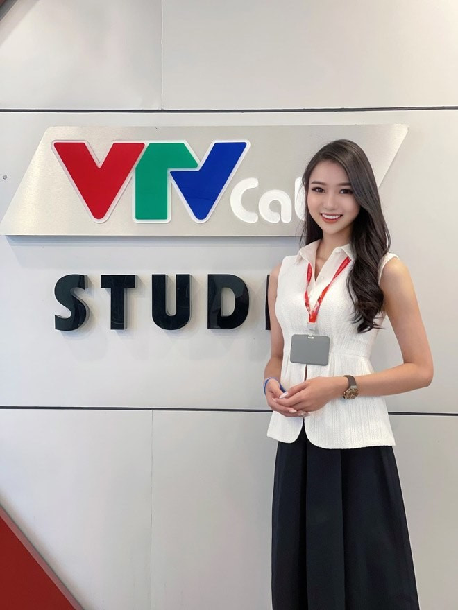 Góp mặt trong cuộc thi Hoa Hậu Chuyển Giới Việt Nam 2023, nữ MC Nguyễn Vũ Hà Anh gây chú ý và làm netizen tò mò về danh tính.