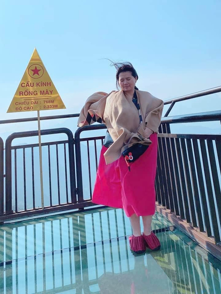 Tình huống nhờ chồng chụp ảnh nhận về cái kết "đắng ngắt" tưởng cũ mà vẫn còn gây "nhức nhối" với các chị em. Ảnh: Kiều Lan Anh