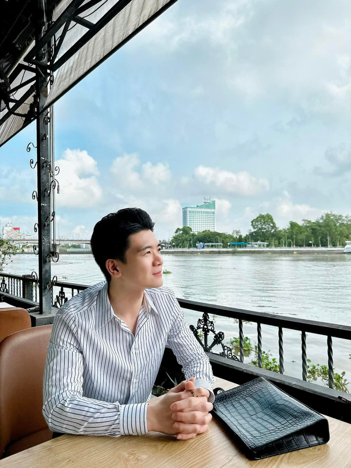 Ngoài khoe về công việc, 2 con tên Gấu và Thỏ, con trai cả bầu Hiển tên Đỗ Quang Vinh cũng thường xuyên khoe hình ảnh về bản thân.